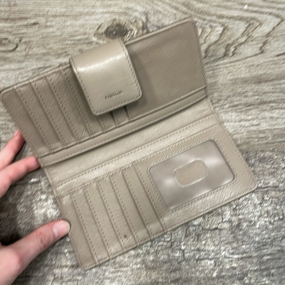 Used like new fossil wallet - Picture 2 of 3